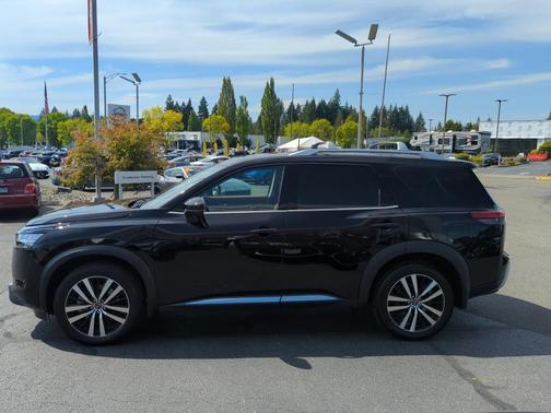 2024 Nissan Pathfinder Platinum