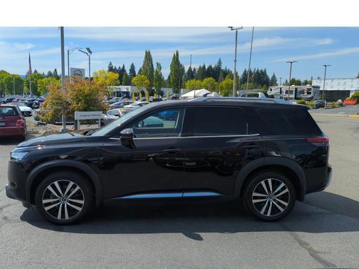 2024 Nissan Pathfinder Platinum