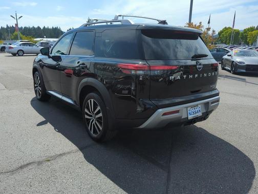 2024 Nissan Pathfinder Platinum