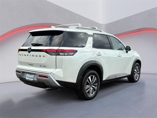 2022 Nissan Pathfinder SL