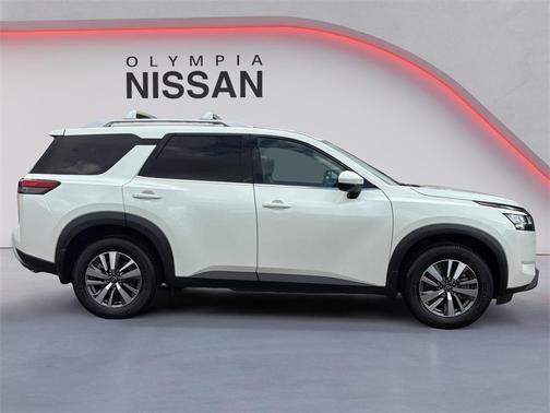 2022 Nissan Pathfinder SL