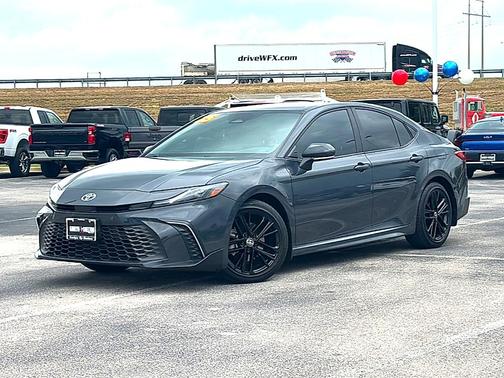 UNDERGROUND 2025 Toyota Camry LE