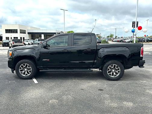 Onyx Black 2022 GMC Canyon AT4
