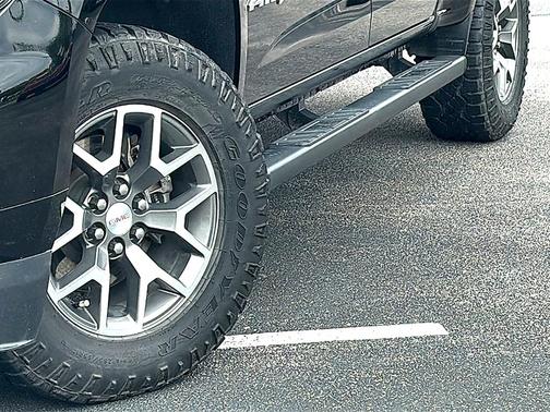 Onyx Black 2022 GMC Canyon AT4
