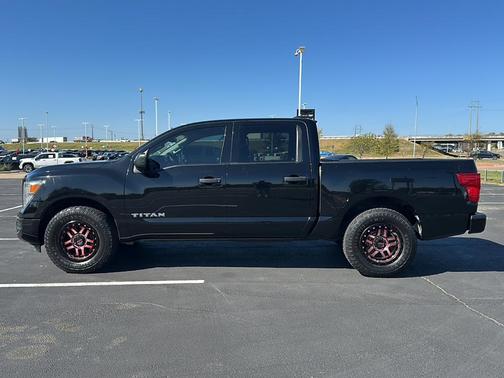 2022 Nissan Titan SV