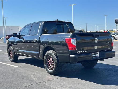 2022 Nissan Titan SV