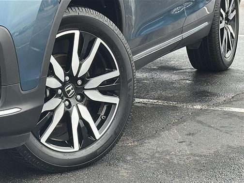 2022 Honda Pilot Touring 8-Passenger