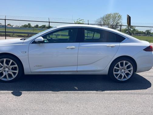 2020 Buick Regal Sportback Avenir