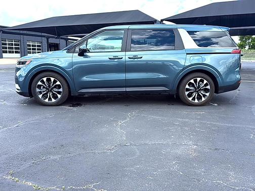 2023 Kia Carnival EX