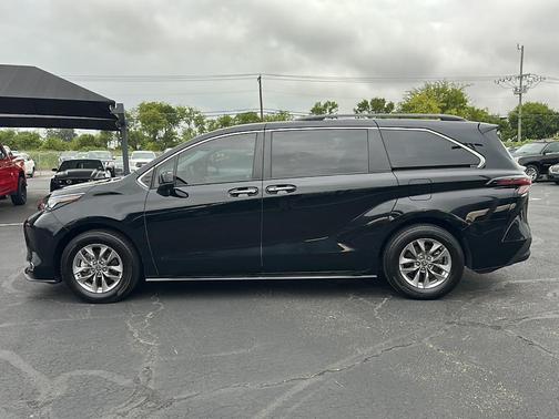 2024 Toyota Sienna 