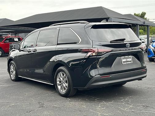 2024 Toyota Sienna 