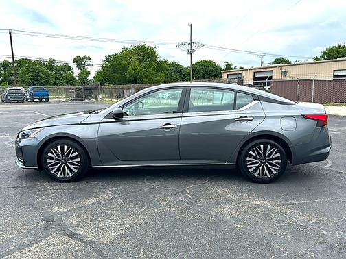 Gun Metallic 2025 Nissan Altima SV