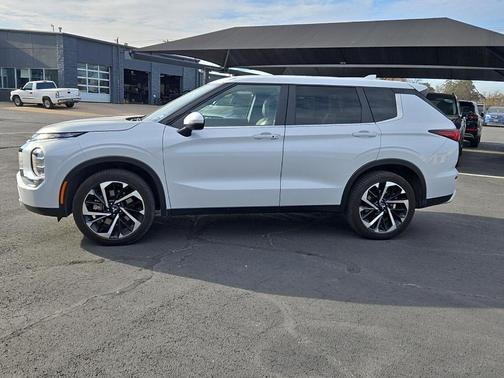 2024 Mitsubishi Outlander SE
