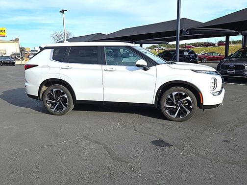 2024 Mitsubishi Outlander SE
