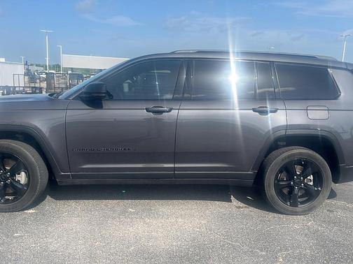 2022 Jeep Grand Cherokee L Laredo