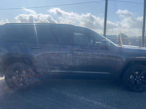 2022 Jeep Grand Cherokee L Laredo