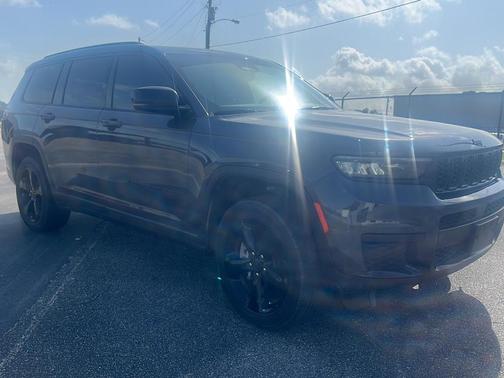 2022 Jeep Grand Cherokee L Laredo