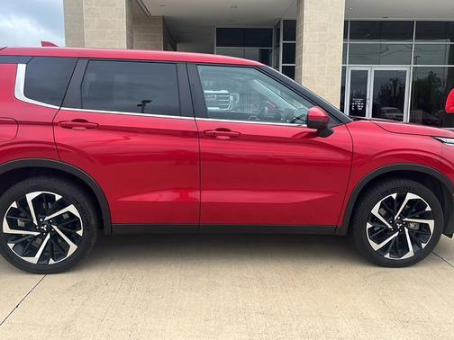 2022 Mitsubishi Outlander SE