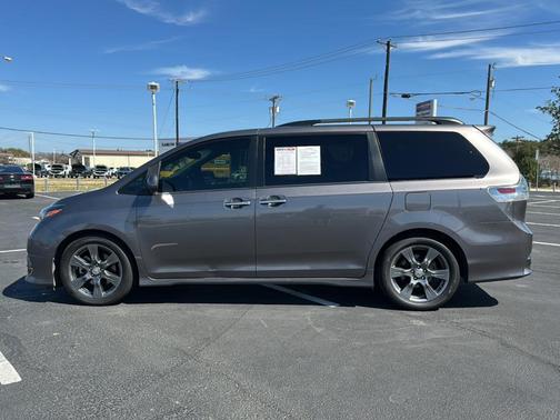 2017 Toyota Sienna SE