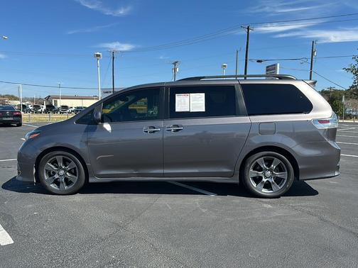 2017 Toyota Sienna SE