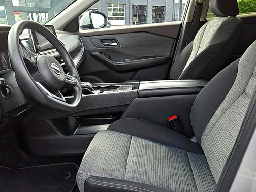 Brilliant Silver Metallic 2023 Nissan Rogue SV