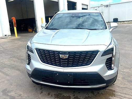 Radiant Silver Metallic 2020 Cadillac XT4 Premium Luxury