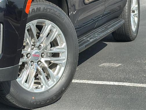 2022 GMC Yukon XL SLE