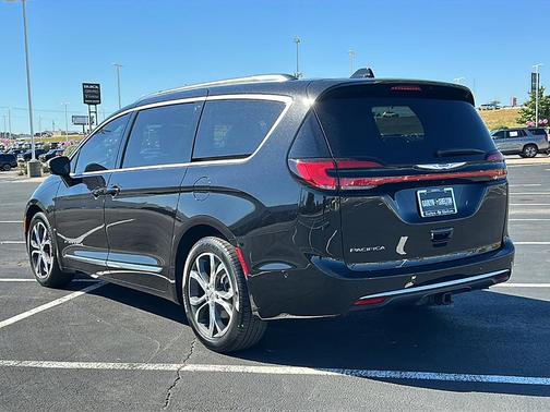 2025 Chrysler Pacifica Pinnacle