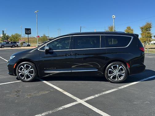 2025 Chrysler Pacifica Pinnacle