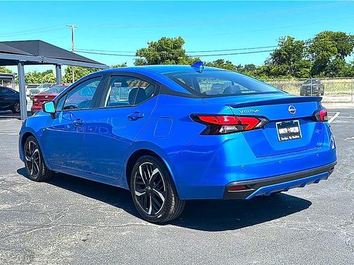 Electric Blue Metallic 2024 Nissan Versa 1.6 SR
