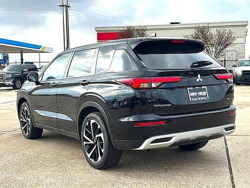 2024 Mitsubishi Outlander SE