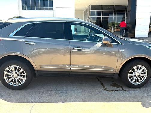 Manhattan Noir Metallic 2019 Cadillac XT5 Base