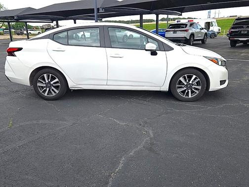 Aspen White 2024 Nissan Versa 1.6 SV
