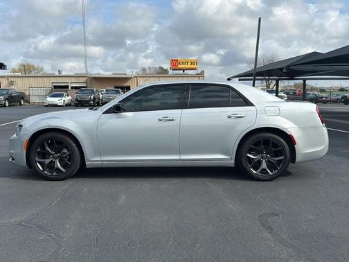 2023 Chrysler 300 Touring