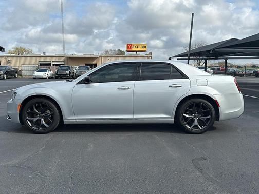2023 Chrysler 300 Touring