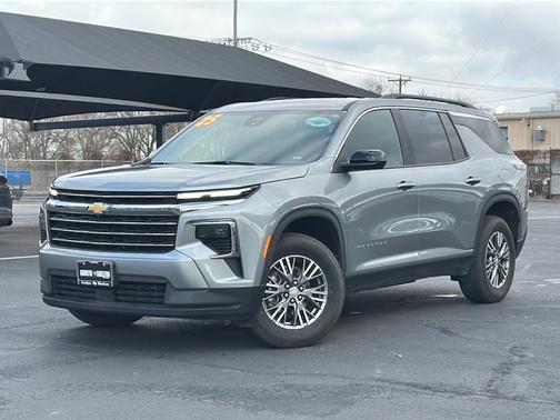 2025 Chevrolet Traverse LT