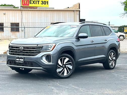 Platinum Gray Metallic 2025 Volkswagen Atlas 2.0T SE w/Technology