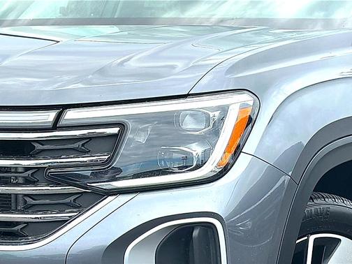 Platinum Gray Metallic 2025 Volkswagen Atlas 2.0T SE w/Technology