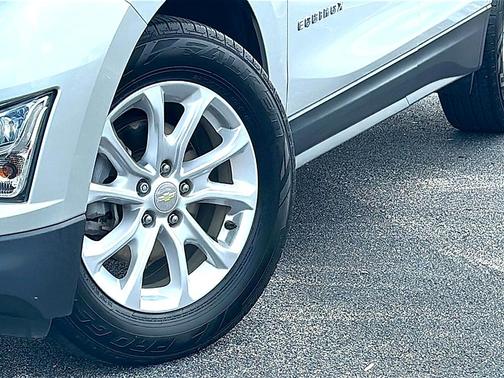 Silver Ice Metallic 2020 Chevrolet Equinox 1LT