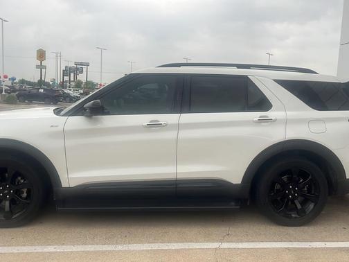 2023 Ford Explorer ST-Line