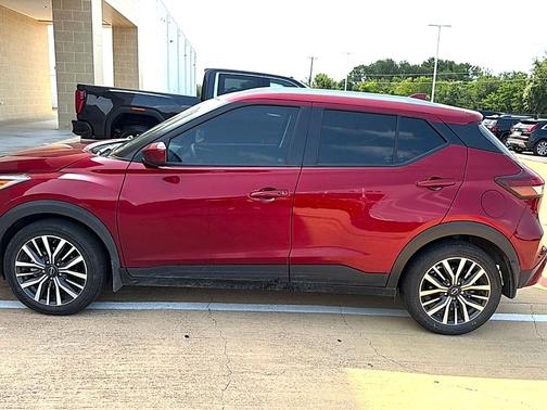 Scarlet Ember 2024 Nissan Kicks SV