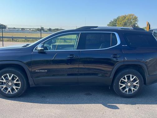 2022 GMC Acadia SLE