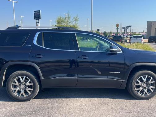 2022 GMC Acadia SLE