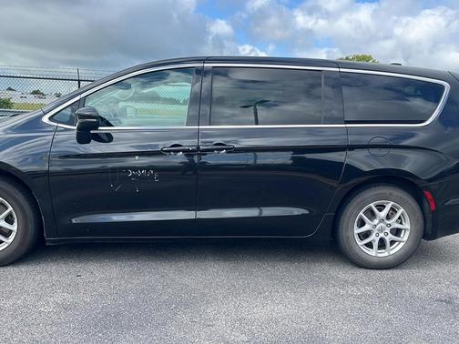 2023 Chrysler Pacifica Touring-L
