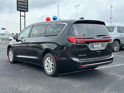 2023 Chrysler Pacifica Touring-L