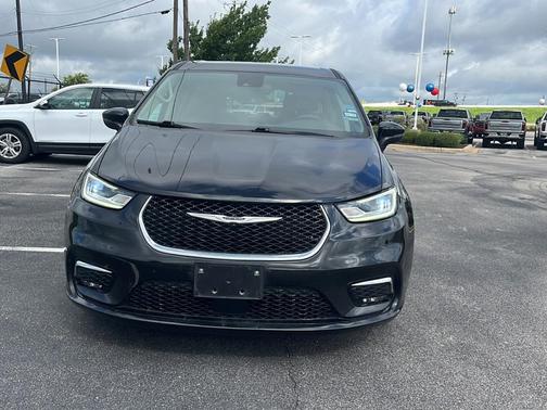2023 Chrysler Pacifica Touring-L