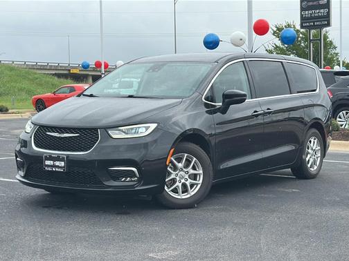 2023 Chrysler Pacifica Touring-L