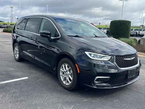 2023 Chrysler Pacifica Touring-L