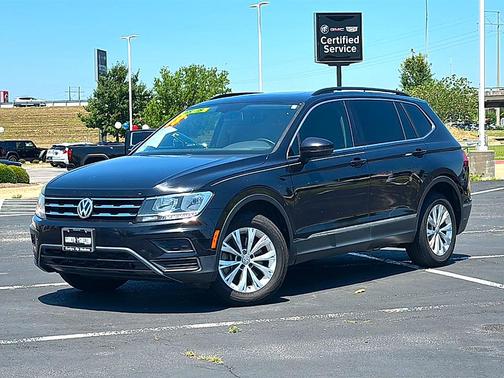 Deep Black Pearl Effect 2018 Volkswagen Tiguan 2.0T SE