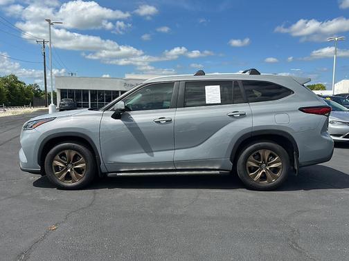 2023 Toyota Highlander Hybrid Bronze Edition